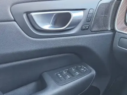 Photo 16 Volvo Xc60  B4 197 ch Geartronic 8