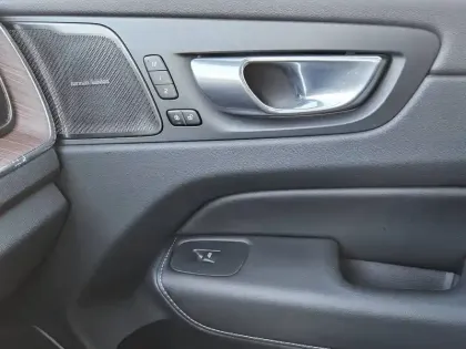 Photo 17 Volvo Xc60  B4 197 ch Geartronic 8