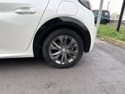 Photo 10 Peugeot 208  e- 136ch Style