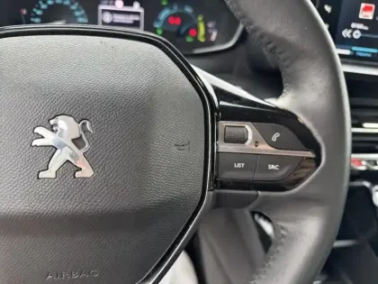 Photo 13 Peugeot 208  e- 136ch Style