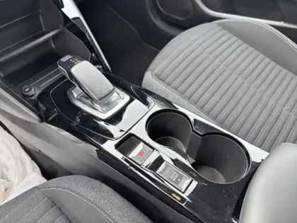 Photo 14 Peugeot 208  e- 136ch Style