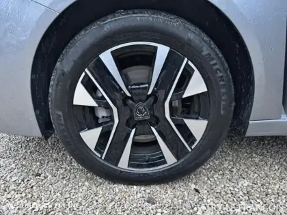 Photo 10 Peugeot 208  1.2 Hybrid 100ch Allure e-DCS6