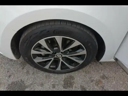 Photo 12 Renault Clio  1.6 E-Tech hybride 140ch Intens -21N