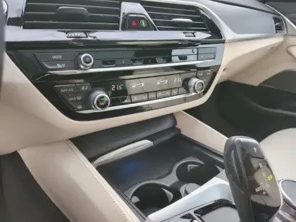 Photo 8 BMW Serie 5 Série 5 545eA xDrive 394ch M Sport Steptronic