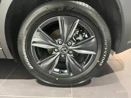 Photo 8 Lexus UX  300h Le 2WD Toit Ouvrant