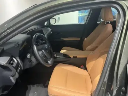 Photo 1 Lexus UX  300h Le 2WD Toit Ouvrant