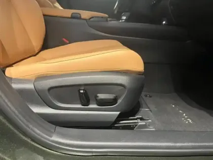 Photo 7 Lexus UX  300h Le 2WD Toit Ouvrant