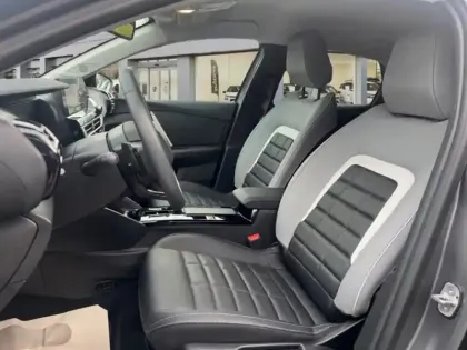 Photo 8 Citroën C4  1.2 Hybride 136ch S&S MAX Automatique