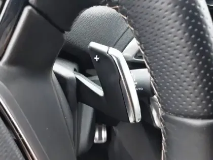 Photo 40 Peugeot 3008  Hybrid 225 e-EAT8