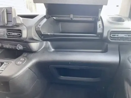 Photo 39 Peugeot Partner  FOURGON M 650 KG BLUEHDI 130 S&S EAT8