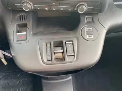 Photo 33 Peugeot Partner  FOURGON M 650 KG BLUEHDI 130 S&S EAT8