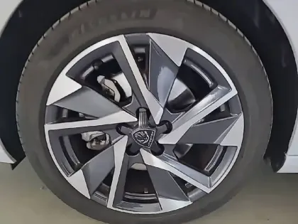 Photo 12 Peugeot 308  BlueHDi 130ch S&S EAT8