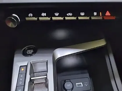 Photo 23 Peugeot 308  BlueHDi 130ch S&S EAT8