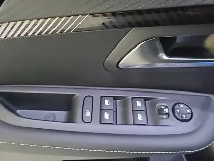 Photo 28 Peugeot 208  Hybrid 100 e-DCS6