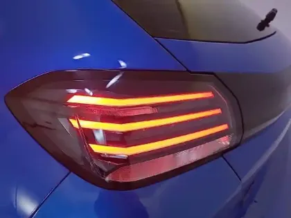 Photo 16 Peugeot 208  Hybrid 100 e-DCS6