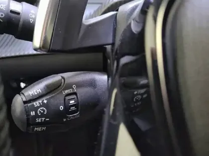 Photo 25 Peugeot 208  Hybrid 100 e-DCS6