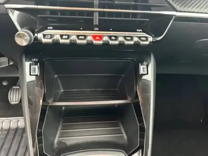 Photo 40 Peugeot 208  PureTech 75 S&S BVM5