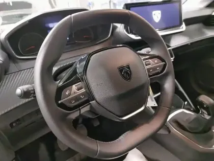 Photo 8 Peugeot 208  PureTech 75 S&S BVM5