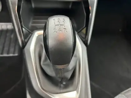 Photo 33 Peugeot 208  PureTech 75 S&S BVM5