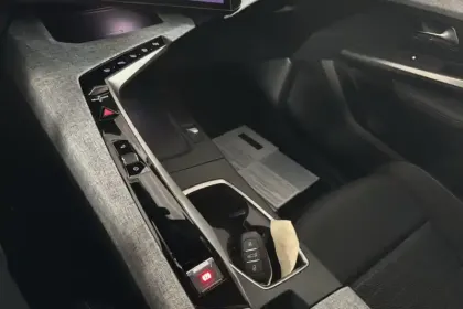 Photo 59 Peugeot 3008  Hybrid 136 e-DCS6