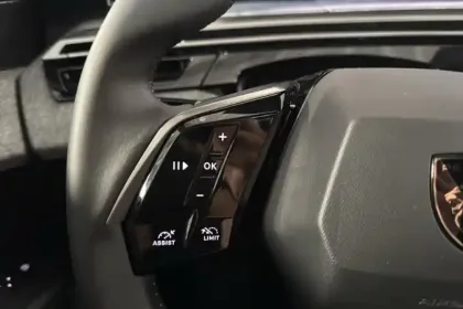 Photo 84 Peugeot 3008  Hybrid 136 e-DCS6