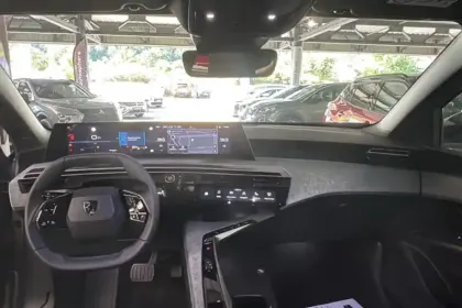 Photo 76 Peugeot 3008  Hybrid 136 e-DCS6