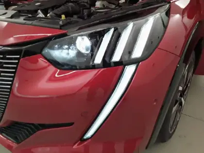 Photo 15 Peugeot 208  BlueHDi 100 S&S BVM6