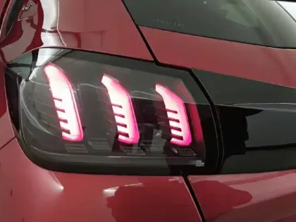 Photo 16 Peugeot 208  BlueHDi 100 S&S BVM6