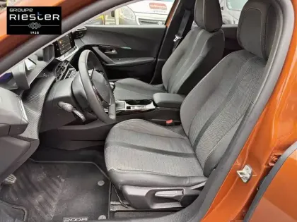 Photo 60 Peugeot 2008  PureTech 130 S&S BVM6