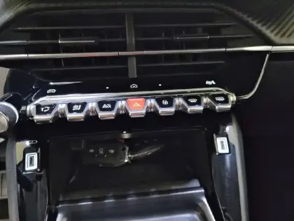 Photo 26 Peugeot 208  Hybrid 110 e-DCS6