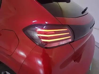 Photo 16 Peugeot 208  Hybrid 110 e-DCS6