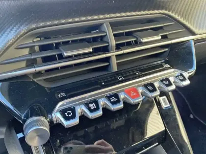 Photo 68 Peugeot 208  Electrique 50 kWh 136ch