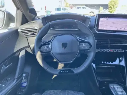 Photo 8 Peugeot 208  Electrique 50 kWh 136ch