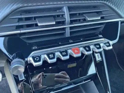 Photo 45 Peugeot 208  Electrique 50 kWh 136ch