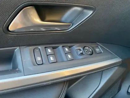 Photo 59 Peugeot 3008  Electrique 210 ch 73 kWh