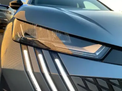 Photo 55 Peugeot 3008  Electrique 210 ch 73 kWh