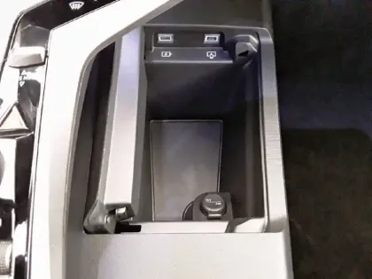 Photo 18 Peugeot 3008  Hybrid 145 e-DCS6