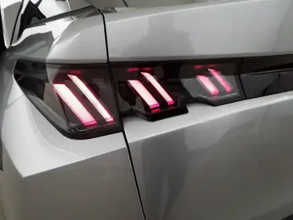 Photo 16 Peugeot 3008  Hybrid 145 e-DCS6