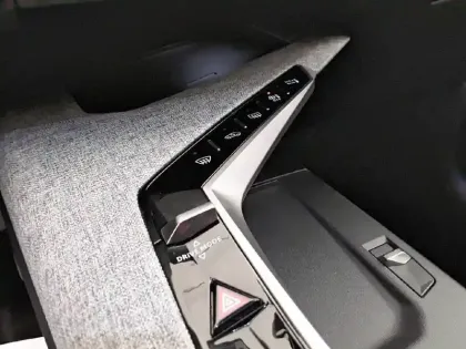 Photo 17 Peugeot 3008  Hybrid 145 e-DCS6