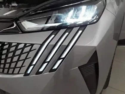 Photo 15 Peugeot 3008  Hybrid 145 e-DCS6