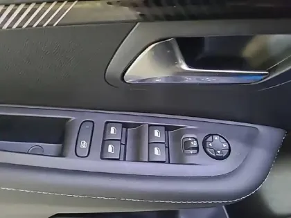 Photo 58 Peugeot 208  PureTech 100 S&S BVM6