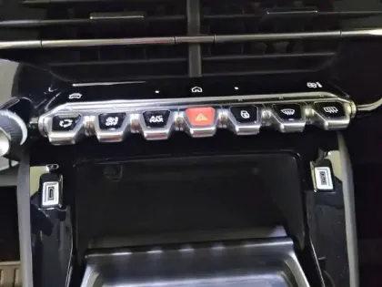 Photo 54 Peugeot 208  PureTech 100 S&S BVM6