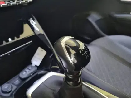 Photo 43 Peugeot 208  PureTech 100 S&S BVM6