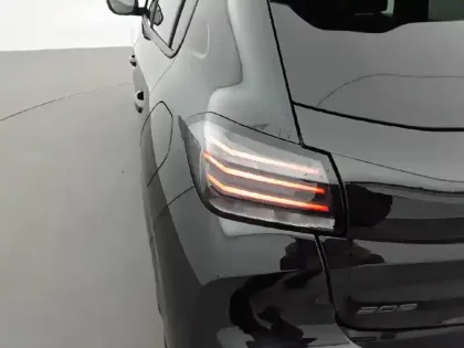 Photo 16 Peugeot 208  Hybrid 100 e-DCS6