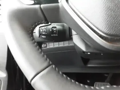 Photo 18 Peugeot 208  Hybrid 100 e-DCS6