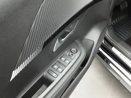 Photo 17 Peugeot 208  Hybrid 100 e-DCS6