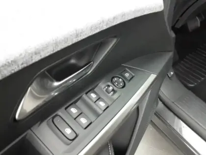 Photo 17 Peugeot 3008  Hybrid 136 e-DCS6