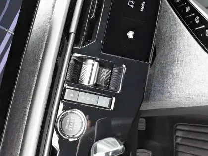 Photo 13 Peugeot 3008  Hybrid 136 e-DCS6