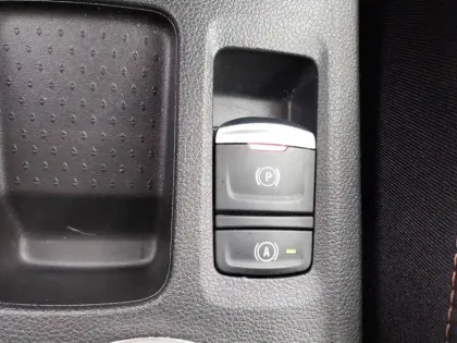 Photo 15 Renault Captur  E-Tech full hybrid 145