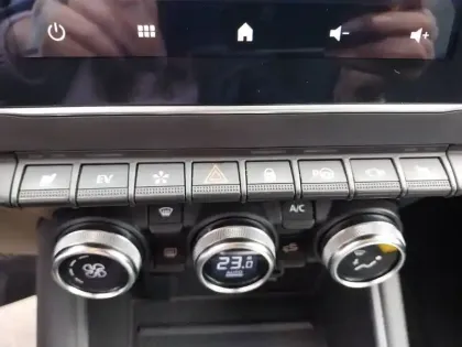 Photo 13 Renault Captur  E-Tech full hybrid 145